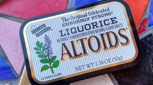 photo of an Altoids tin